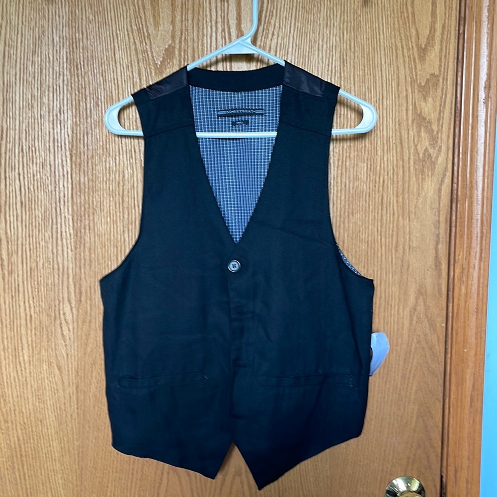 No Retreat men’s vest size small NWT
